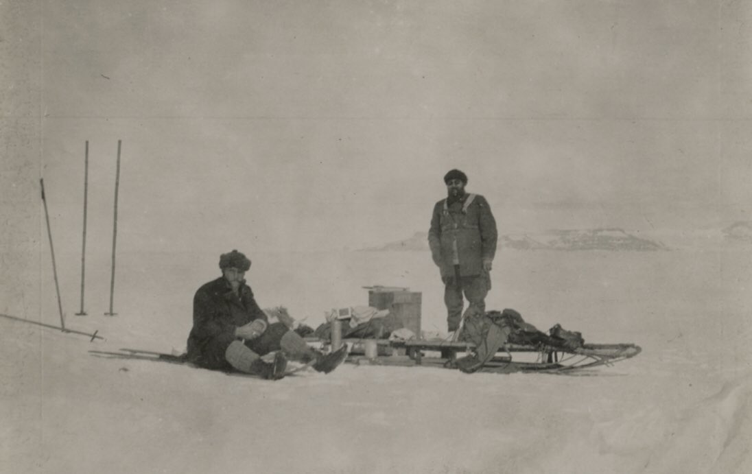 Den 16 oktober 1901 gav sig polarforskaren Otto Nordenskjöld och hans besättning av från Göteborg med destination Sydpolen. Men efter några månader upphörde livstecken från expeditionen, men vad hade egentligen hänt?

Tråd⬇️