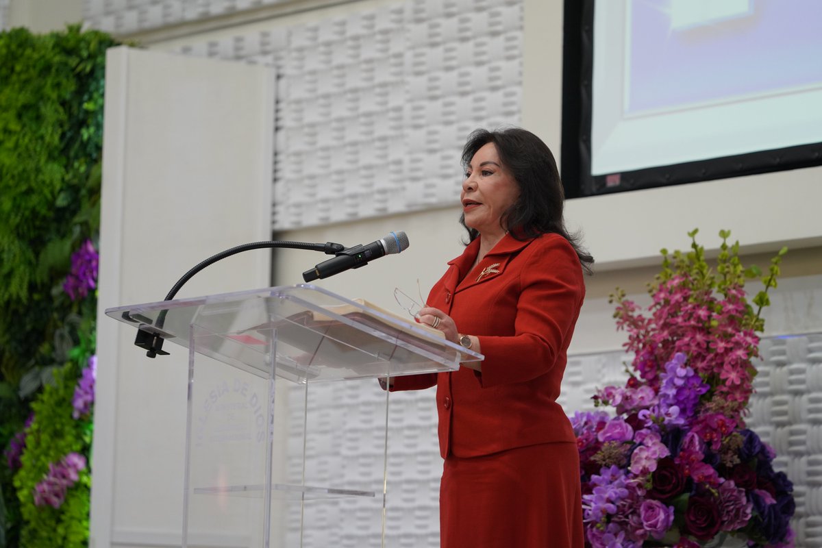 MLPiraquive's tweet photo. Fotografías de la enseñanza 2 de Pedro, capítulo 1, realizada en Weston, Florida, Estados Unidos. 
Iglesia de Dios Ministerial de Jesucristo Internacional. 
Enlace para ver la enseñanza: 
https://t.co/HFAFbabgPW https://t.co/J7wnb8hf2L