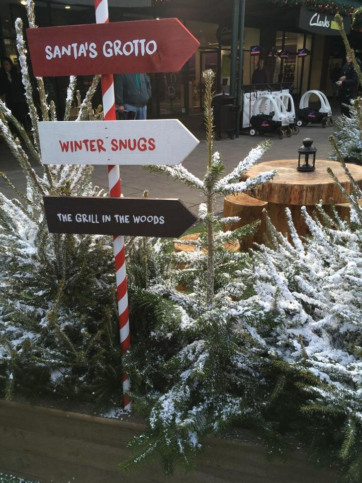 hauntedmagazine's tweet photo. #OnThisDay #ChristmasFlashback December 5th 2016. Waiting to see Santa at East Midlands Designer Outlet - so excited - even took the kids with me, so they could see him tooπ
πΌπ² https://t.co/ETzUKV4PwF