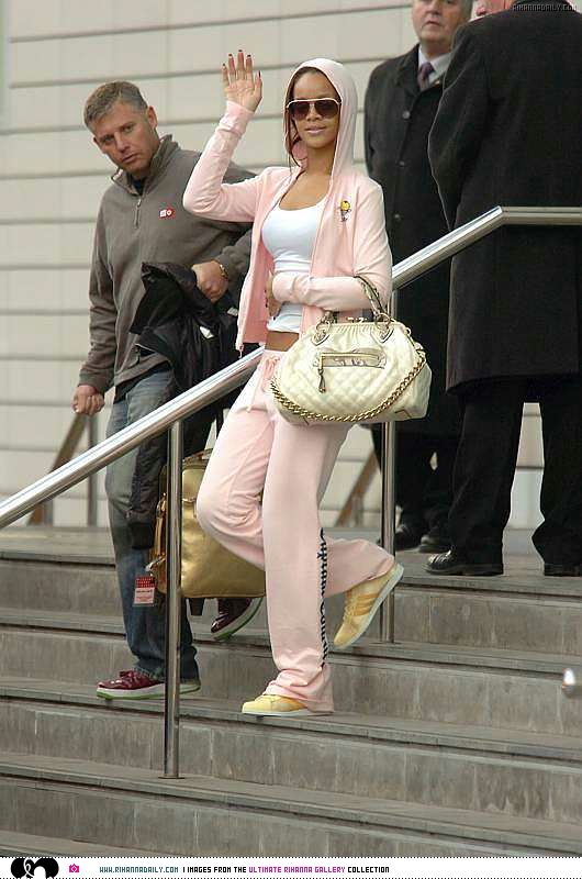 RIHWIND on Twitter: "February 05, 2007: Rihanna leaving Lowry Hotel