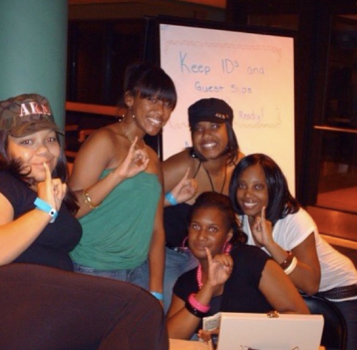 HeyMrsConnors's tweet image. Happy 17th AKAversary to me and my Sands, #FOURtunate - #Fall05 #TailKlub  #AskAboutMe