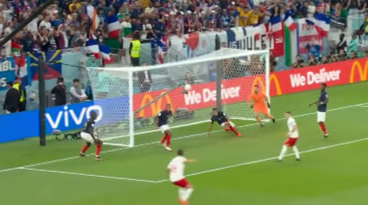 kaskada99's tweet photo. *Polacy w polu karnym Francji*
Francja z trzema bramkarzami:

#POLFRA #POLFRAN #FRAPOL https://t.co/Br92PebVr9