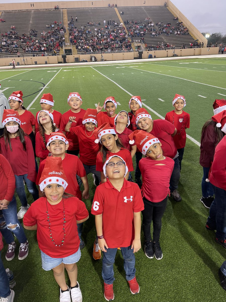 My 4th graders had a BLAST at the <a href="/mcallenparade/">McAllenHolidayParade</a> 

Thank you to all students and parents for putting up with the rain and kicking off the holiday season! 🌧️ 🎶🎤🎵❤️

@heb @misdfinearts <a href="/Erikardz11G/">Erika G. Garcia</a>  <a href="/warriors112/">Wilson Elementary</a>  @KristiLeaRogers <a href="/Selenahdz07/">Selena Hernandez</a>