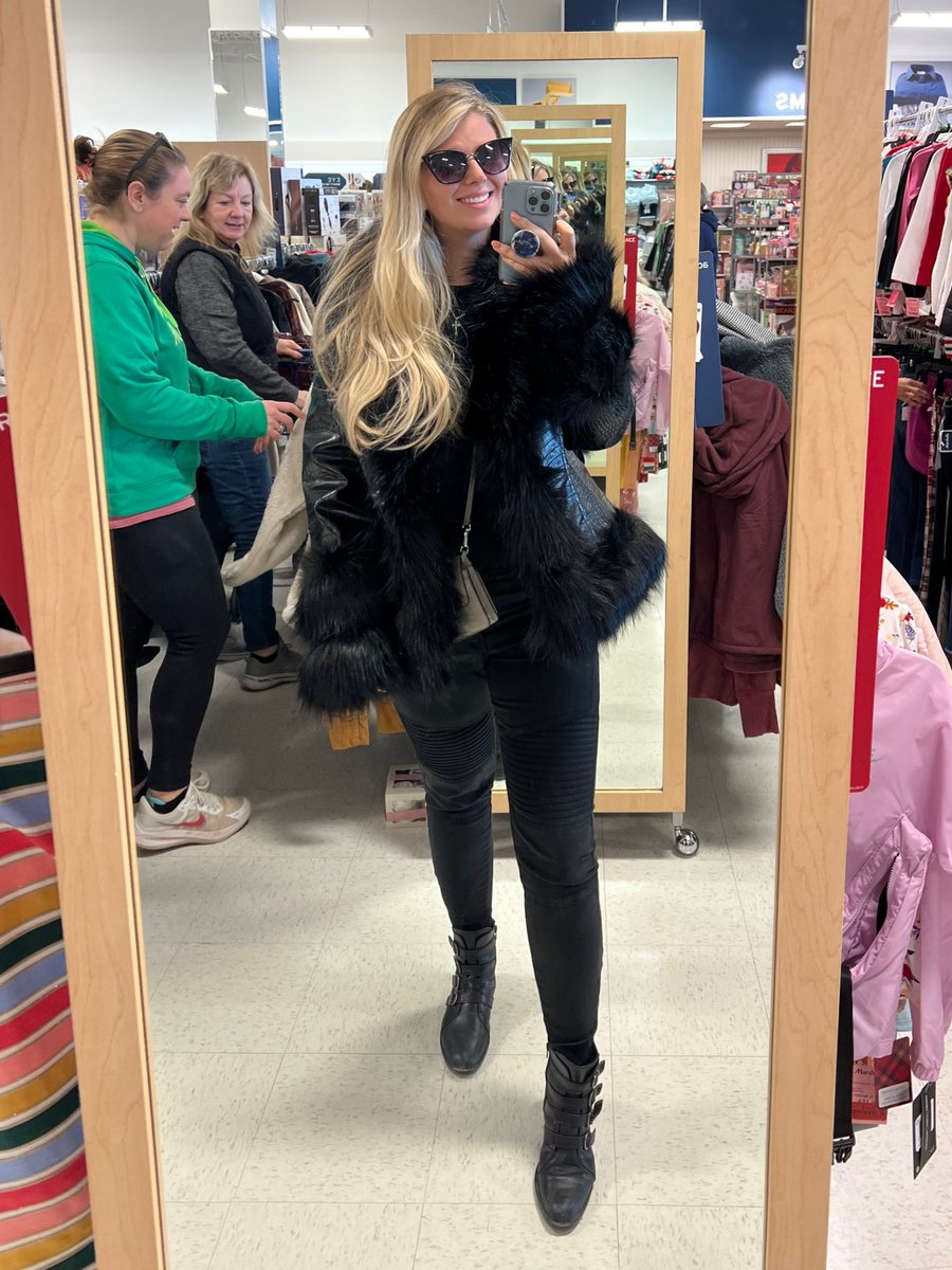 𝙲𝚘𝚞𝚛𝚝𝚗𝚎𝚢 𝙺𝚗𝚒𝚕𝚕 on Twitter "This coat is ridiculous and I love it 🖤"