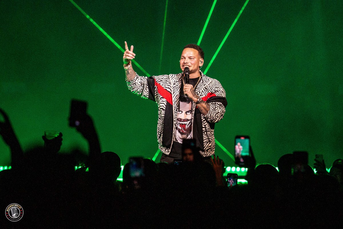 .@KaneBrown kicked off his #DrunkorDreaming tour at <a href="/CdnTireCtr/">Canadian Tire Centre</a> Thursday with special guests <a href="/RestlessRoad/">Restless Road</a>, @iamChrisLane &amp; one very special guest, his wife, Katelyn!

📷 Tom Mt Pleasant 📝 @HendrikPape 
#WeLoveLive #ForTheLoveOfLIVE

soundcheckentertainment.ca/kane-brown-fir…