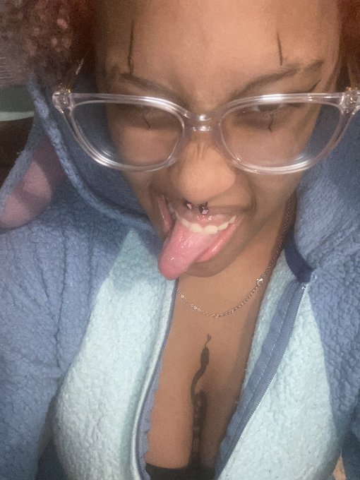 getting bored so i&rsquo;m finna post more to OF ;) i&rsquo;ll be a good puppy for those who click my link ;)  https://t<a href="/tag/horny"class="tags"><span>#horny</span></a><a href="/tag/spoilme"class="tags"><span>#spoilme</span></a><a href="/tag/selling"class="tags"><span>#selling</span></a>