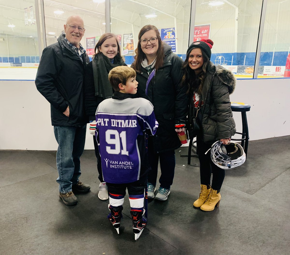 Amy Bauer tweet media