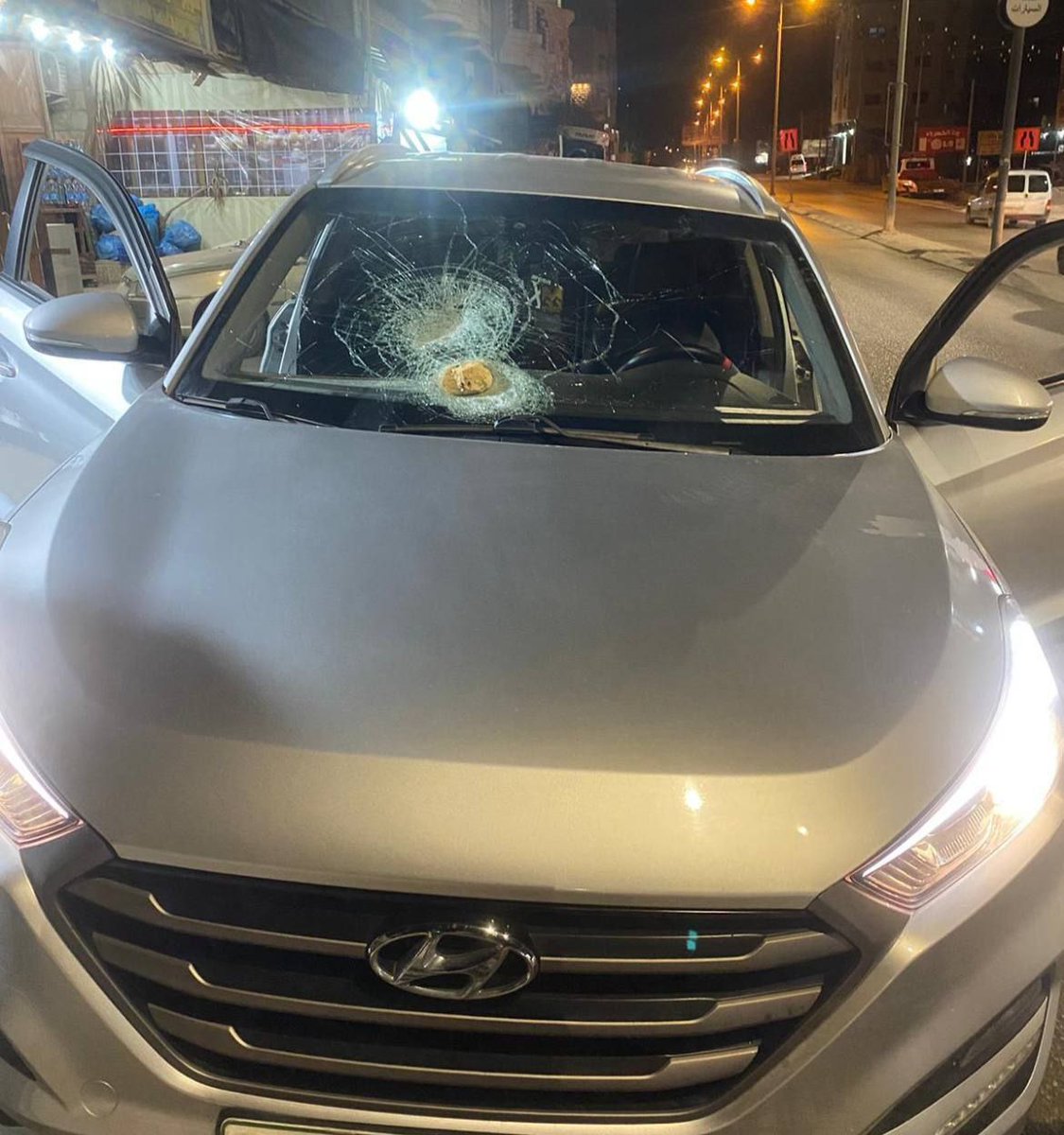 Several Palestinian vehicles were damaged as a result of a settler attack with stones in the vicinity of Salman Al-Farsi roundabout near the town of Hawara, south of Nablus.