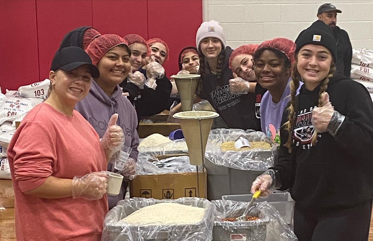 Volunteering to help those in need on Saturday —-> Leading the basketball youth on Sunday —-> Back to work tomorrow 🏀

It’s a great weekend to be a BBGB crusader. We are proud of our team!