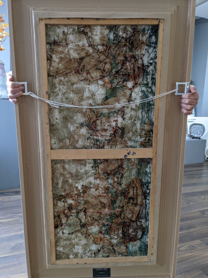 CollectArtLymm's tweet photo. Why is this #FredYates piece so unique? Well, the secret is on the back!
If you turn it around you will see where Fred weaved wool through the back to give the image more texture when painting on the front. 
Next time you are in the gallery, just ask us and we will show you! https://t.co/0GrJA1ntYG
