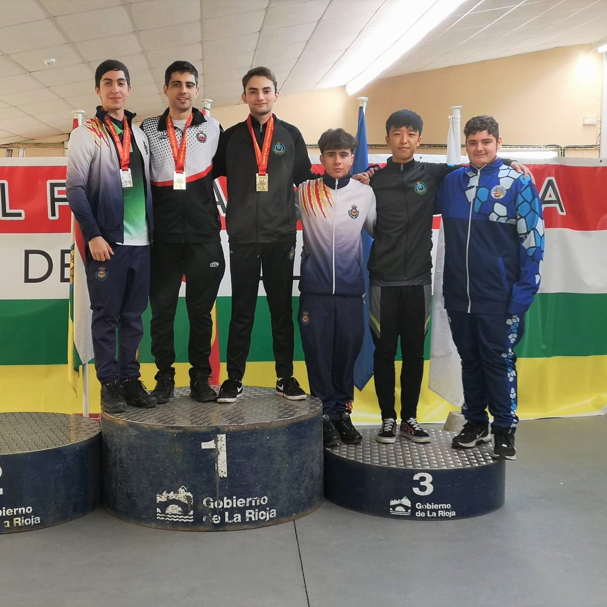 ♂️ JÚNIOR MASCULINO
🥇 Jorge ESTÉVEZ (CAN)
🥈 Alejandro CILVETI (CAT)
🥉 Adrián DÍAZ (AST)

♀️ JÚNIOR FEMENINO
🥇 Inés MARTINÓN (CAT)
🥈 Naroa LÓPEZ (VAS)
🥉 Zahra GONZÁLEZ (RIO)

#carabina #CampeonatoEspaña #Lardero #LaRioja