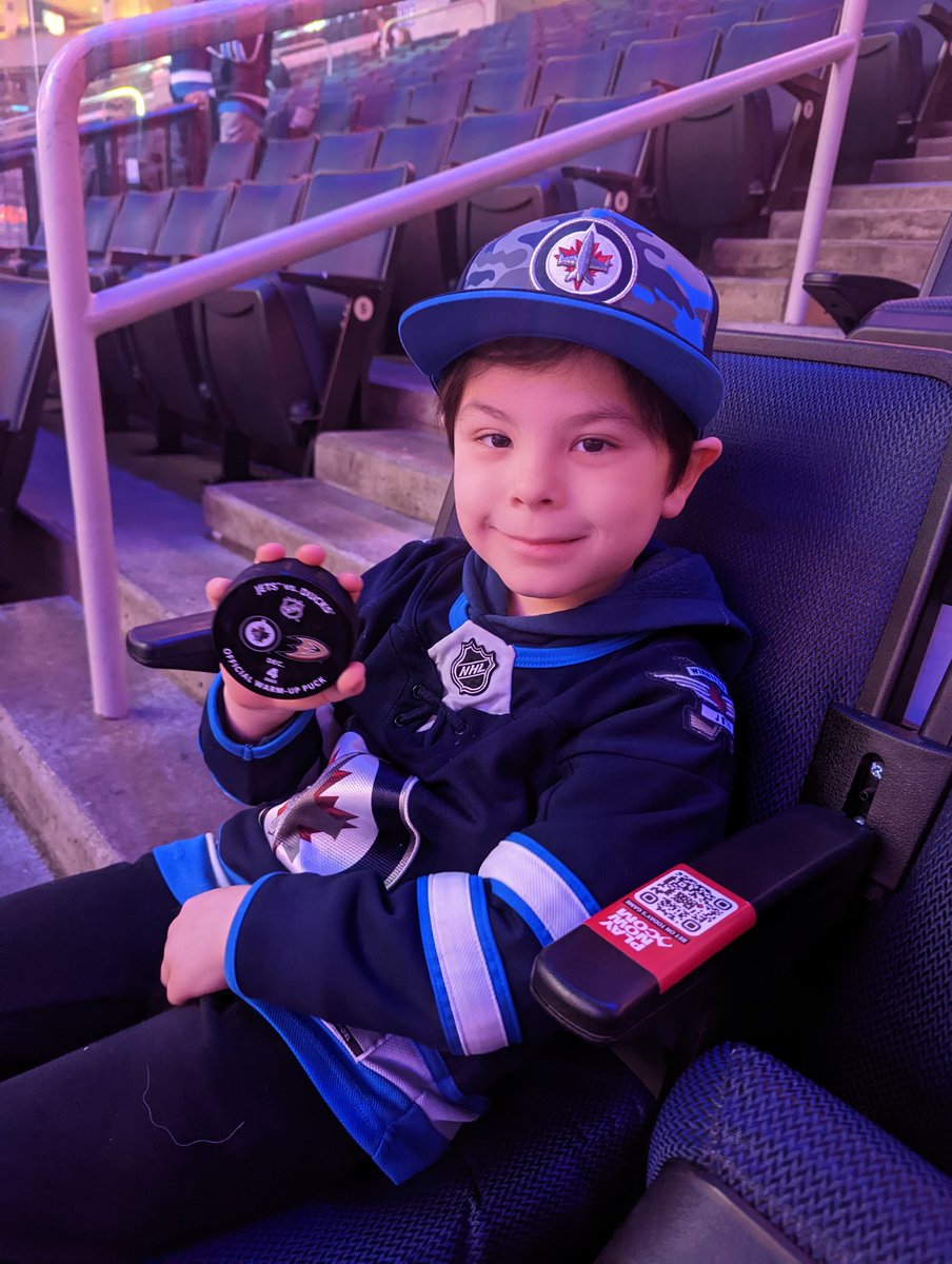 jaredroch1984's tweet photo. Hey @NHLJets thank @ColePerfetti91 from us for the puck! #GoJetsGo #OneHappyKid https://t.co/iP77Zxszui