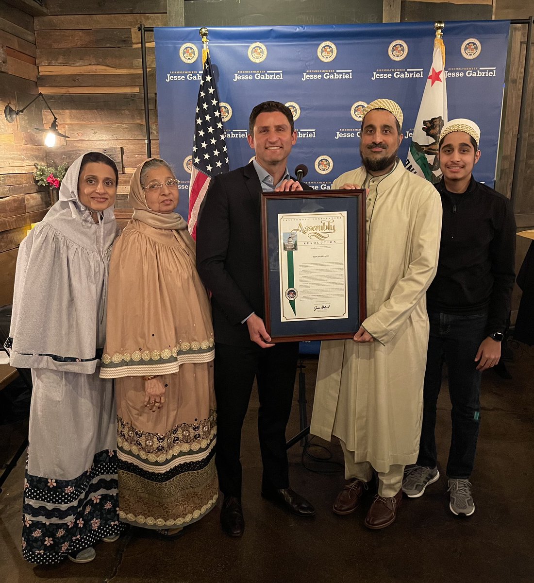 AsmJesseGabriel's tweet photo. Adnan Hamid, Board Member for the Dawoodi Bohra community of Los Angeles, 2022 Community Volunteer of the Year https://t.co/kVRtConZwD