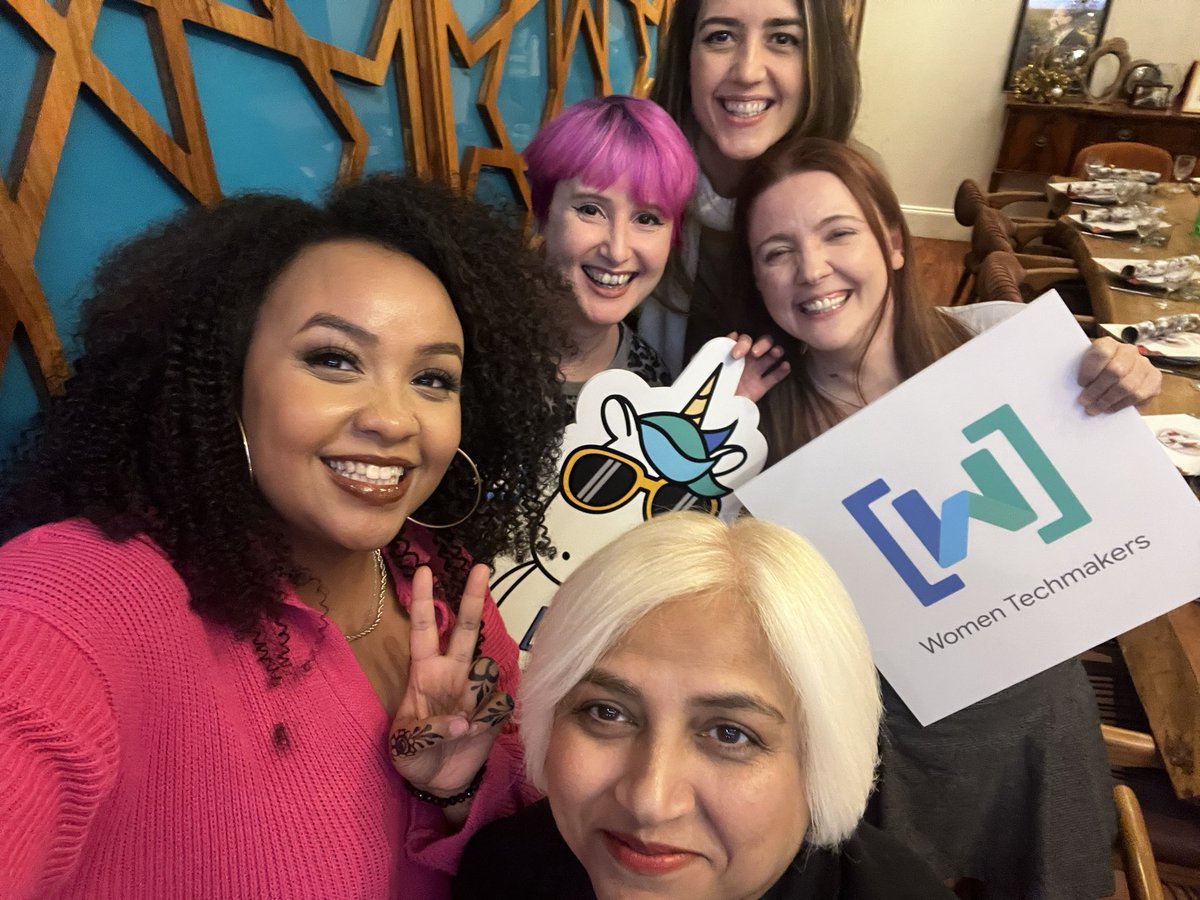 HanaCodes's tweet photo. It was incredible to be back in person with the community at the Google Dev Community Summit London! I met so many ✨cool ✨individuals! Thank you for all bringing the good vibes & laughter & spirit! @GoogleDevEurope
#googledevelopersummit #googledevcommunity #womentechmakers https://t.co/IX7Ebt7lgs