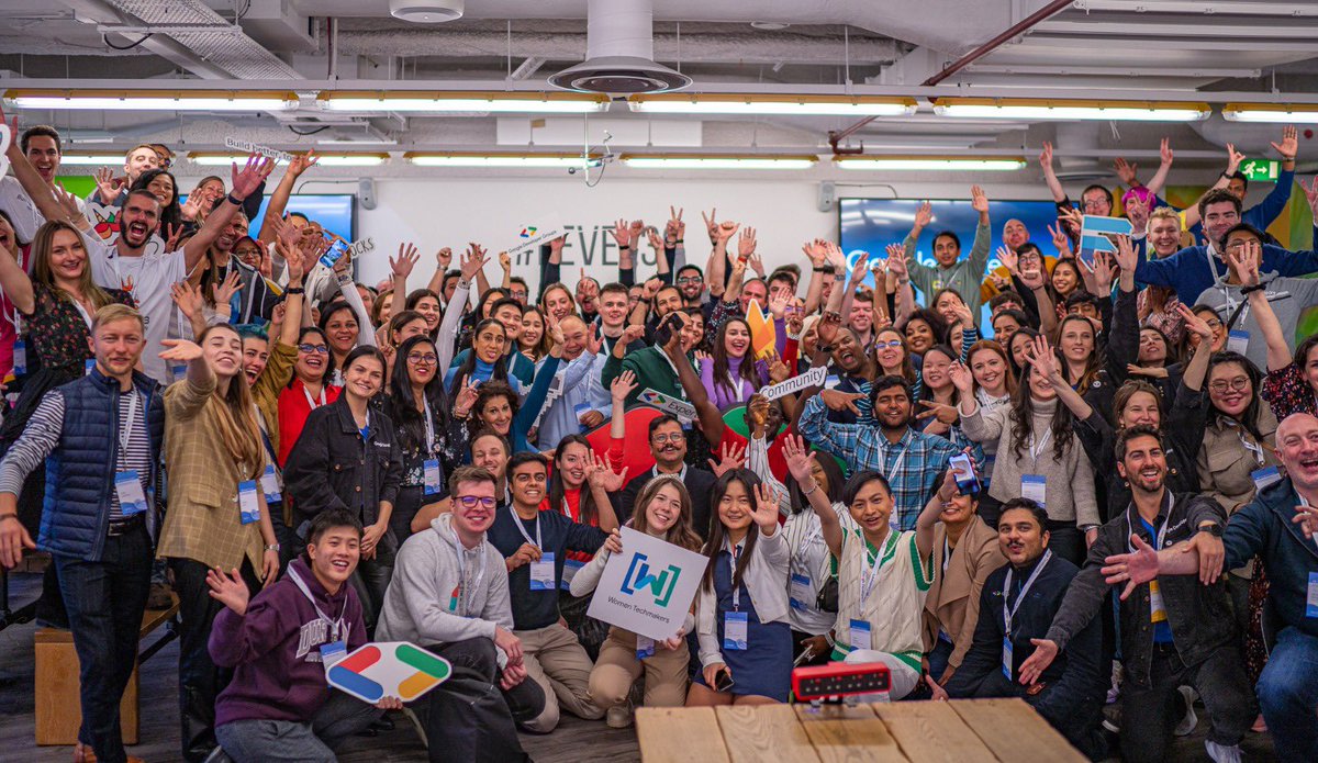 HanaCodes's tweet photo. It was incredible to be back in person with the community at the Google Dev Community Summit London! I met so many ✨cool ✨individuals! Thank you for all bringing the good vibes & laughter & spirit! @GoogleDevEurope
#googledevelopersummit #googledevcommunity #womentechmakers https://t.co/IX7Ebt7lgs