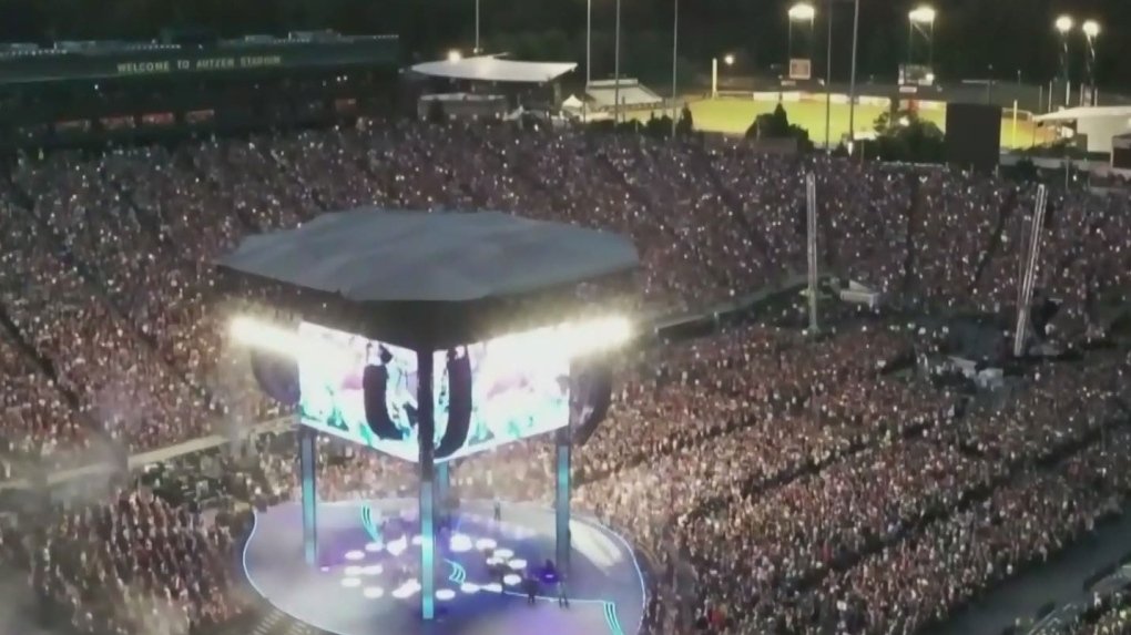 brenhare's tweet photo. @Pink looks like you forgot Alberta and British Columbia on your tour. Commonwealth Stadium is waiting for you... ask @garthbrooks or @Metallica, it's pretty awesome to take the stage here! https://t.co/vNHQJrtWLa