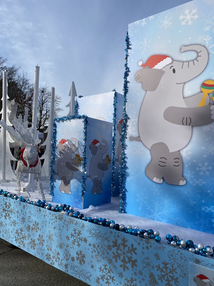 Symcor_CA's tweet photo. Look who we found at the Mississauga Santa Claus parade - the Symcor elephant! It was a pleasure to be a part of this year’s event and join the community festivities!
#ConnectingForCommonGood #SantaClausParade https://t.co/b3wZlD6mgO