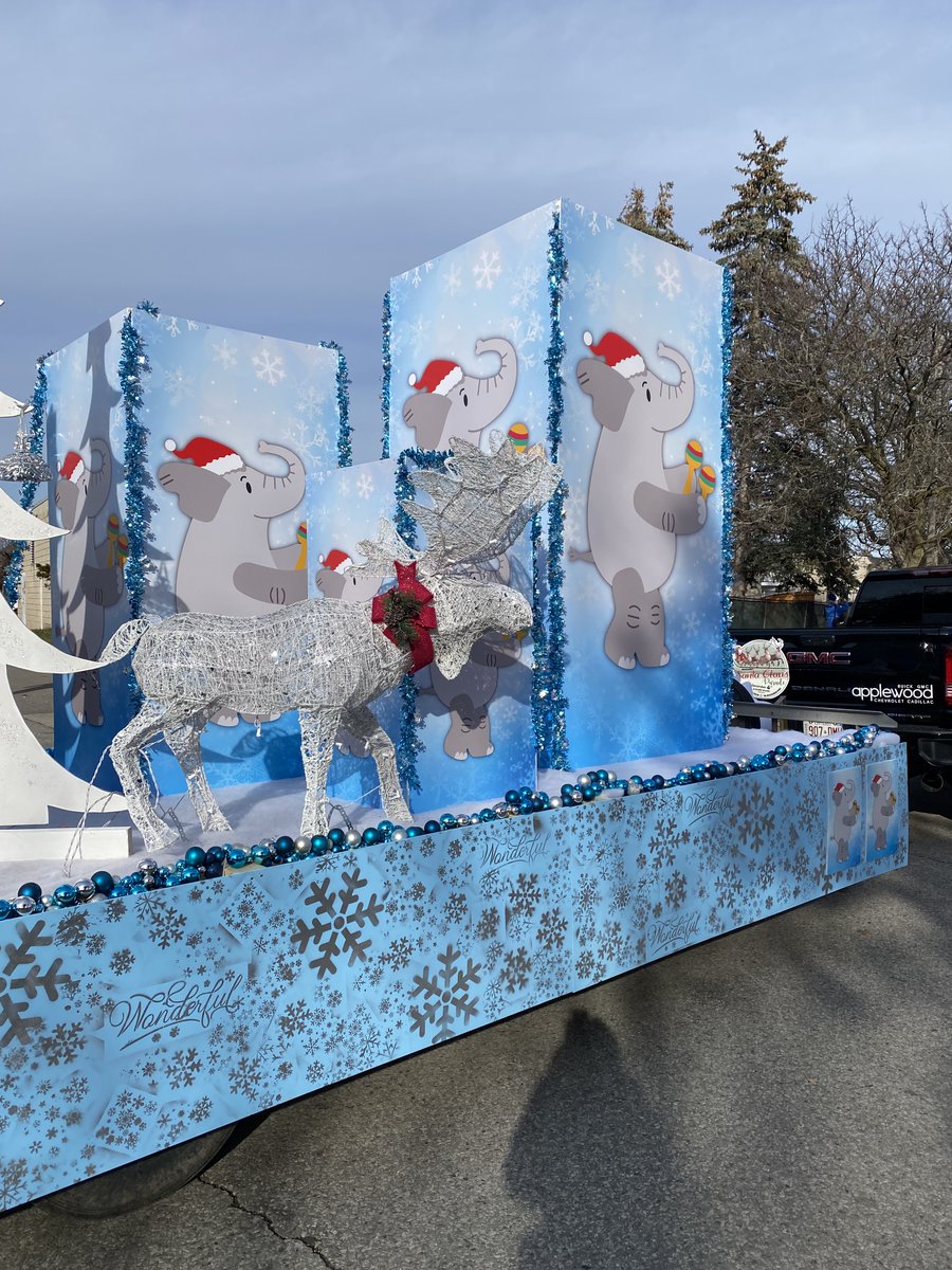 Symcor_CA's tweet photo. Look who we found at the Mississauga Santa Claus parade - the Symcor elephant! It was a pleasure to be a part of this year’s event and join the community festivities!
#ConnectingForCommonGood #SantaClausParade https://t.co/b3wZlD6mgO