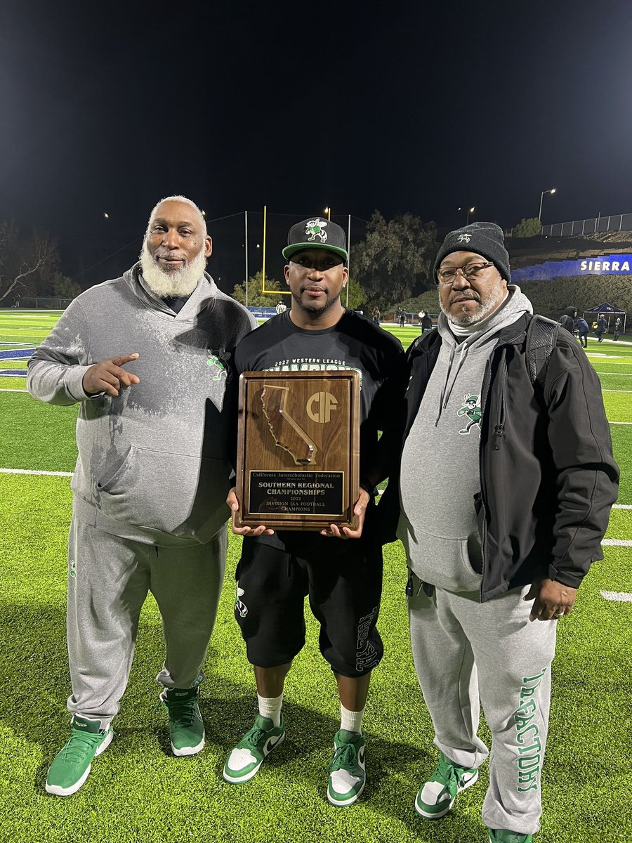 brycewell1904's tweet photo. Greatest coaching staff to work with hands down. #TheFamiLy #TheFactory #HiveActivities https://t.co/yq01rIeNmb