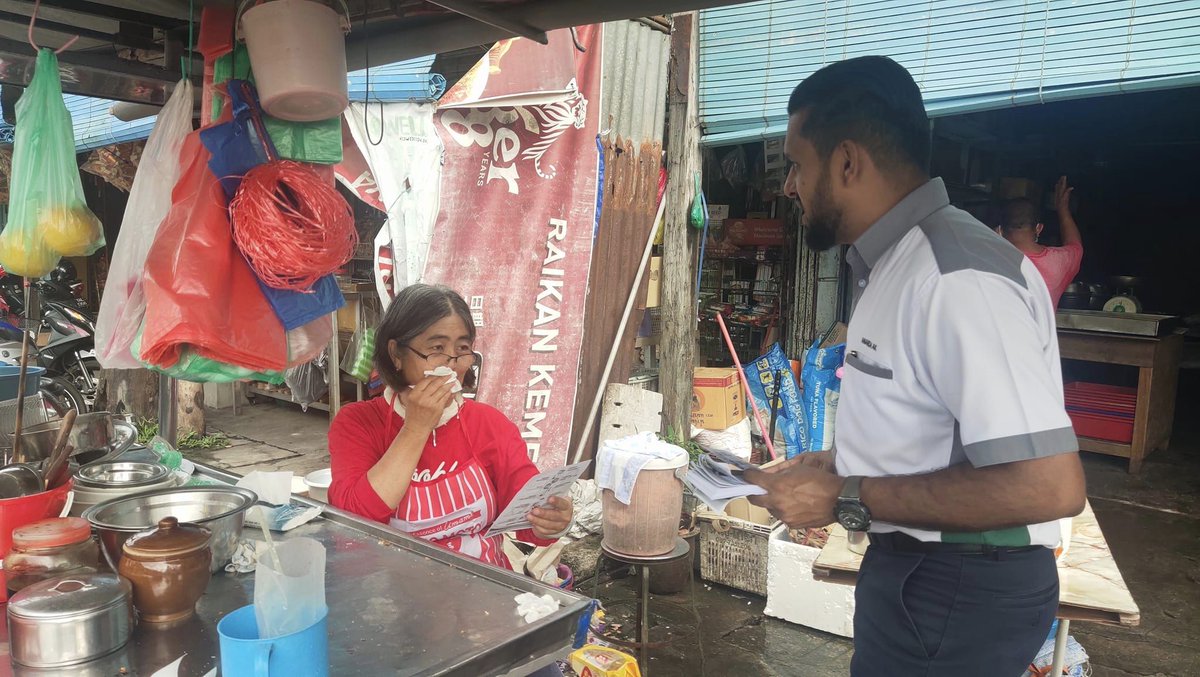 anandaak025's tweet photo. 04/12/2022, 9.15pg (Part3)
Walkabout ke Pasar Pagi Lunas.
ANANDA AK, CALON NO.5
P017 - PADANG SERAI
UNDILAH 
CALON BEBAS (LAMBANG KUDA)
#AK
#P017PadangSerai
#PadangSeraiKu
#CalonNo5
#DaripadaRakyatUntukRakyat
#SatuKaliLah
#MalaysiaKuBahagia
#PRU15
#aspirasipadangserai https://t.co/zb77cNhUHL