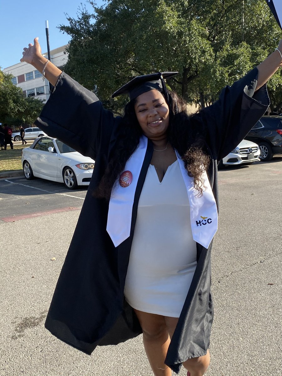 KiaraRichard4's tweet photo. 3 years ago I was graduating with my 1st degree from HCC. I love that I am bringing this moment back full circle. Grad-ish turned to Teacher-ish! Maybe Iโll get 1 more just because Iโm that GIRL ๐
#grad2019 #grad2022 #HCC #UHD https://t.co/rf68mqYy4O