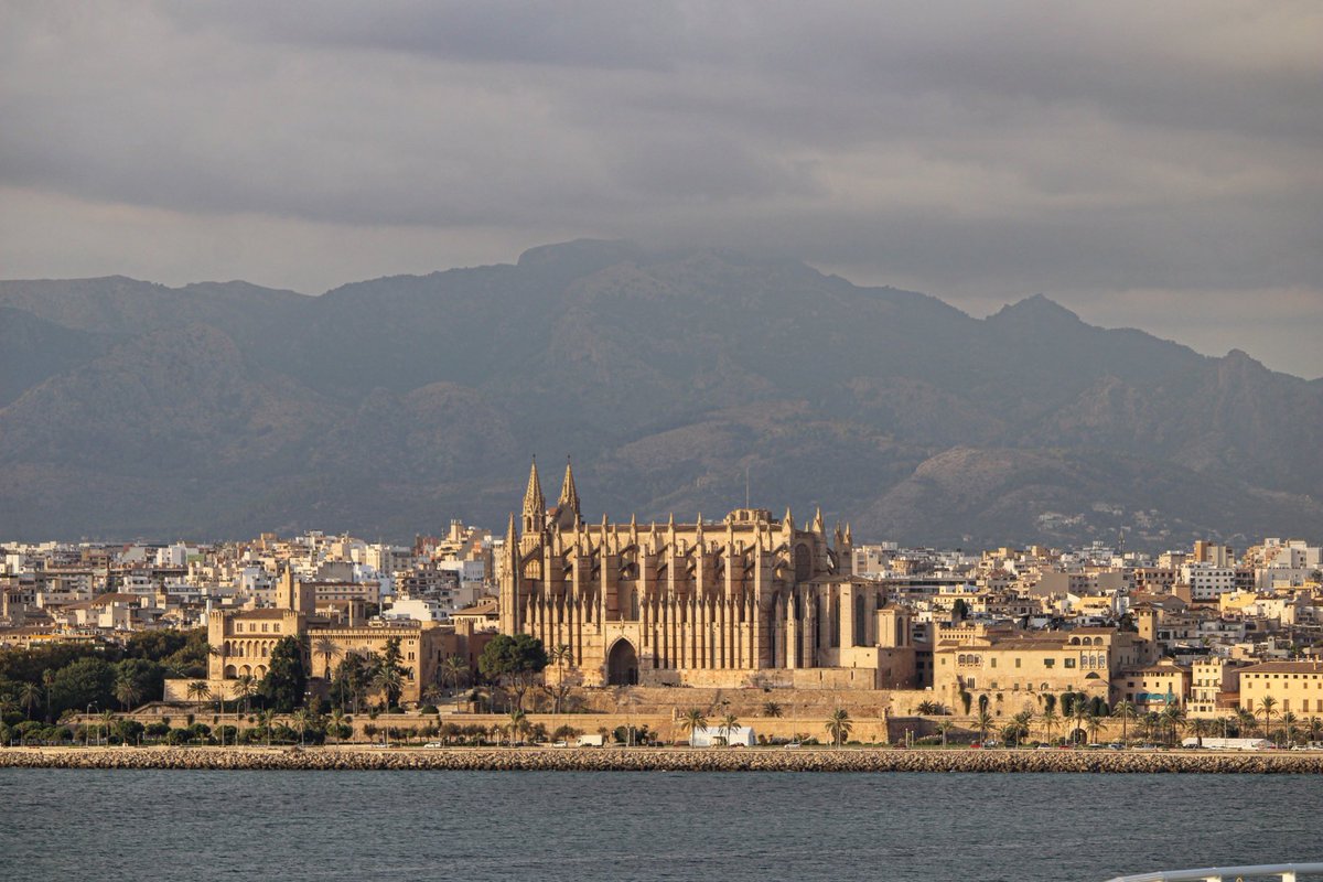 The Gothic landscape of Palma da Mallorca 

#photography #landscapephotography #cityphotography #islandphotography #buildingphotography #cloudphotography #mountainphotography #waterphotography #oceanphotography #landscape #city #island #buildings #clouds #mountins #water #sea