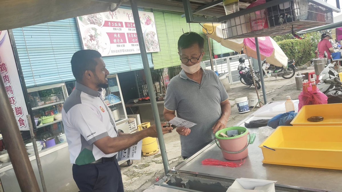 anandaak025's tweet photo. 04/12/2022, 9.15pg (Part10)
Walkabout ke Pasar Pagi Lunas.
ANANDA AK, CALON NO.5
P017 - PADANG SERAI
UNDILAH 
CALON BEBAS (LAMBANG KUDA)
#AK
#P017PadangSerai
#PadangSeraiKu
#CalonNo5
#DaripadaRakyatUntukRakyat
#SatuKaliLah
#MalaysiaKuBahagia
#PRU15
#aspirasipadangserai https://t.co/i4TBe5Tvz3