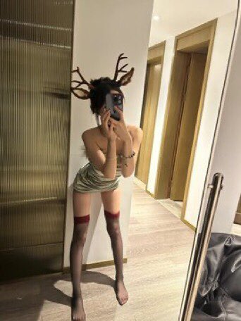CUJ734's tweet photo. 我不主动 你不主动 只能在家自嗨  #性感人妻 #性感大长腿 #寂寞人妻 https://t.co/ZvOqWgV0kK