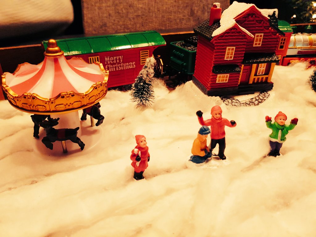 sietske90's tweet photo. ππππ
#kerst
#kerstdorpje https://t.co/dGPeBpCREo