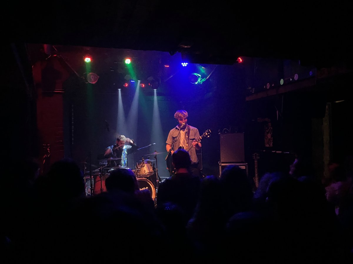 StateOfGuitars's tweet photo. REPORT: #oldmrsbates #junipagold & #juleah at @B72vienna presented by @RolaMusic
>> https://t.co/ZUjJOOf4Yz
#b72vienna #rolamusic #bluesrock #alternativerock #psychedelicrock #nothingmakessensetour #coldplace #stokedonplanetsummer #somethingdivine #whenthekingdomscollide #sog https://t.co/QqWXUdTTAW