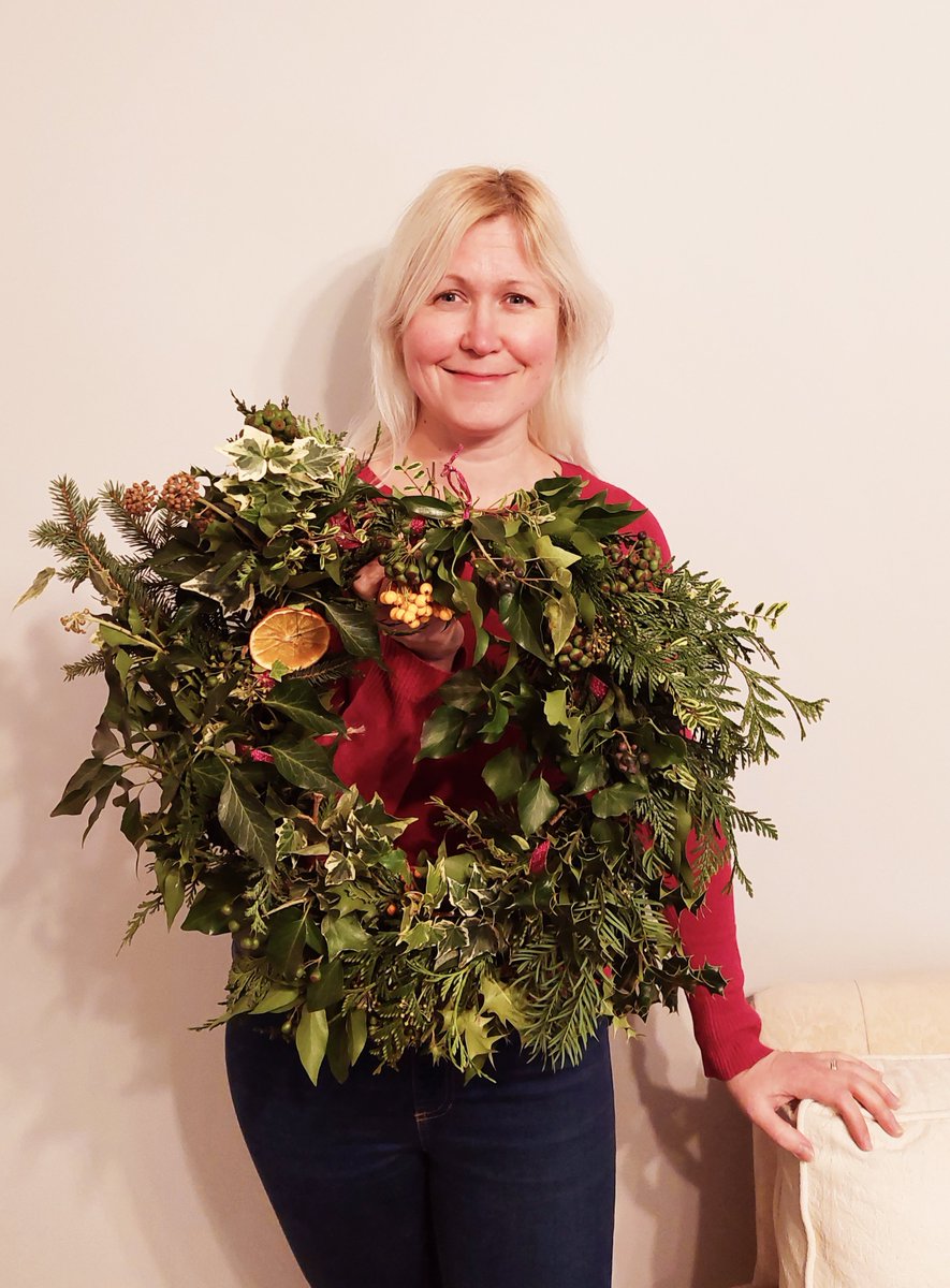 liisakarin's tweet photo. Not bad for the first attempt, even if I say so myself. ๐ #wreathmakingworkshop #CommunityEngagement #ItsBeginningToLookALotLikeChristmas #justneedthesnownow https://t.co/ZDYZ1GLkXL