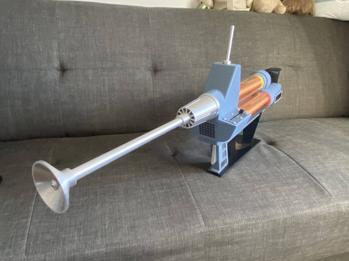 CaptainFoley's tweet photo. My new toy arrived today!! #startrek #phaser #phaserrifle #captainkirk https://t.co/LEernIy0XD