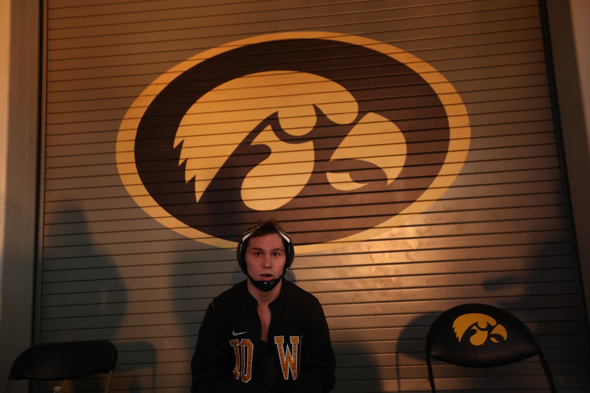 Hawks_Wrestling's tweet photo. 𝙃𝙚'𝙨 𝙗𝙖𝙘𝙠.

#Hawkeyes https://t.co/oY9hQrXyQM