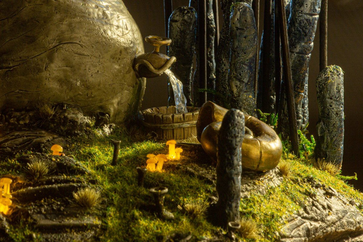 kopross's tweet photo. Thank you @Amanita_Design for all your beautiful games! I played to all of them with my kids. Here's a tribute I made to #Samorost, totally inspired by @TheQuillyWilly fan artwork. The mushrooms "breathe" using an arduino. https://t.co/aLBf0Y7nlO