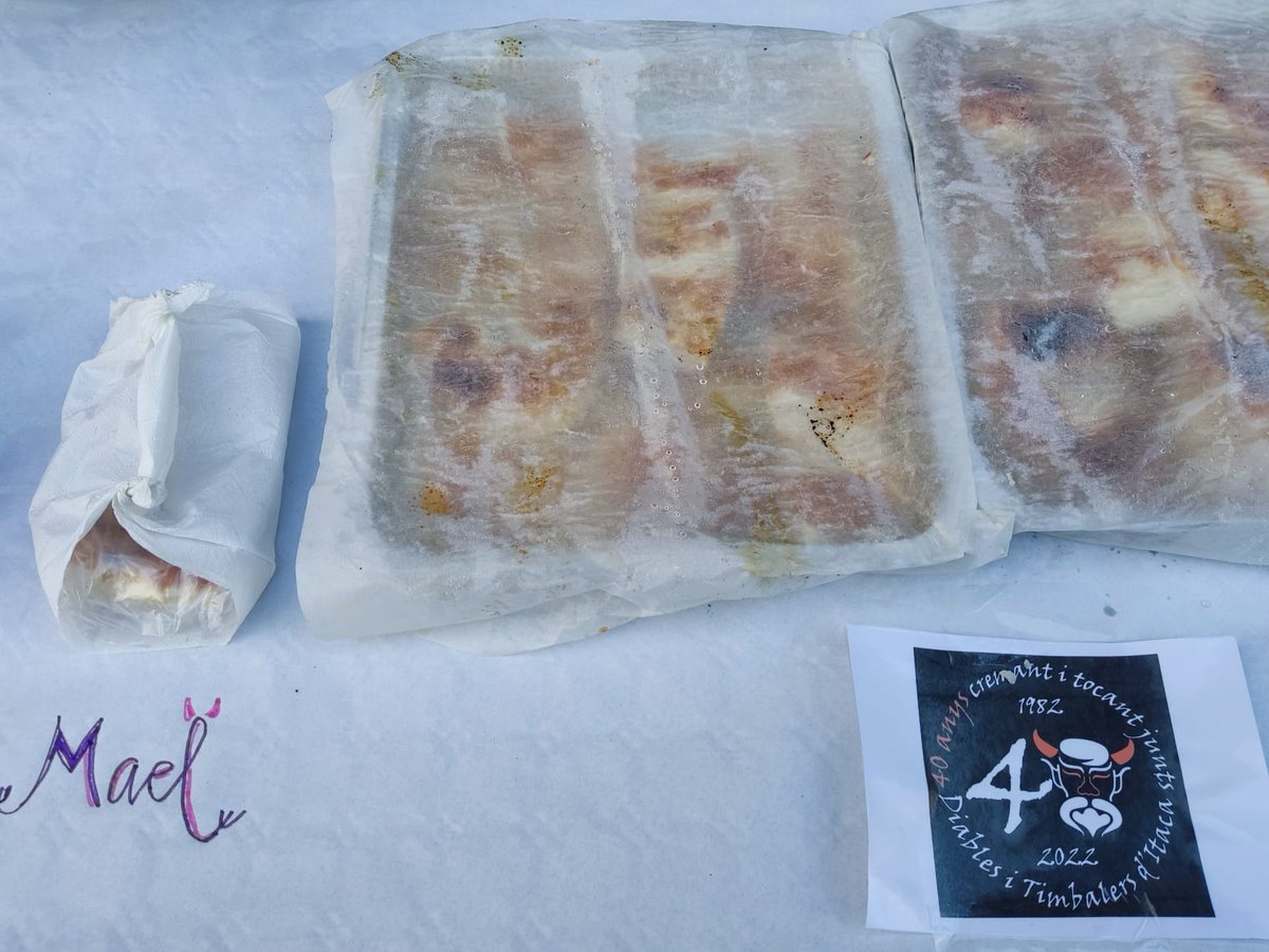DiablesItaca's tweet photo. (5/7) moltes gràcies a tots els patrocinadors, mecenes i donadors anònims per la seva inestimable ajuda @BCN_LesCorts @Cultupopularbcn @CulturaDIBA  #patatestorres #fioredue ... mireu quines coques de #lacocadanisdevic i pastissos de #suspiroturquesa https://t.co/W3qvIJ1owN