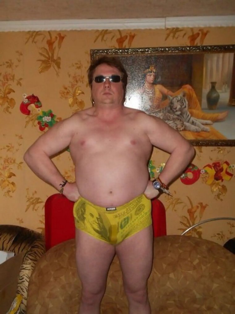 Давно я своих фоточек не постил.

Посоны, зовидуйте.
Девчули, сушите мокрые свои трусишки!