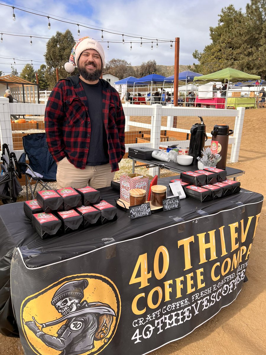 fabian_thepulse's tweet photo. Merry Christmas from @40ThievesCoffee 🎄🎅🏼☕️ https://t.co/7wXjkMCpvI