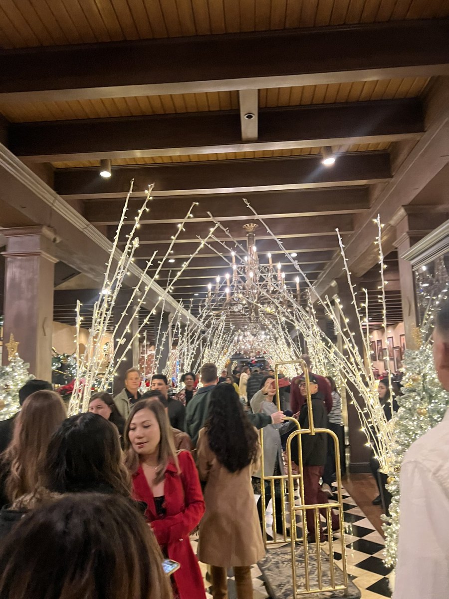 rosenizzle's tweet photo. Literally all the pictures I took..(?) but the mission Inn in downtown Riverside was beautiful for our event im still drunk https://t.co/i2xttJYehF