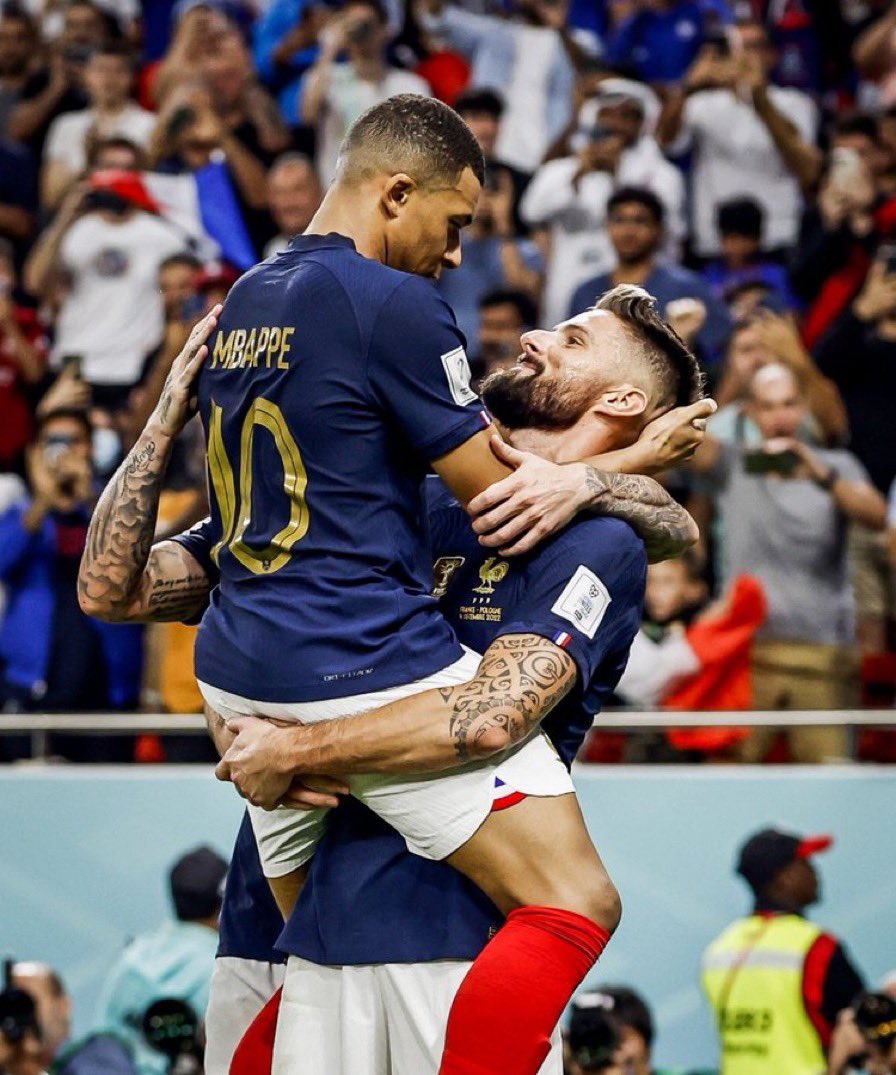 danny_idy's tweet photo. First it was Mbappe and Giroud, now Henderson and Bellingham

What's happening??😂 https://t.co/l91oHfrpWA