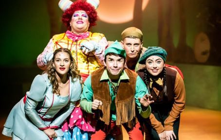 🎭REVIEW🎭 “A fantastic family friendly festive treat about everyone’s favourite thief!” Read @chesneyFM ‘s review of Robin Hood playing at the @GreenwichTheatr until the 8th January 2023 here : bit.ly/3Fn6NPh #CurtainCallReviews