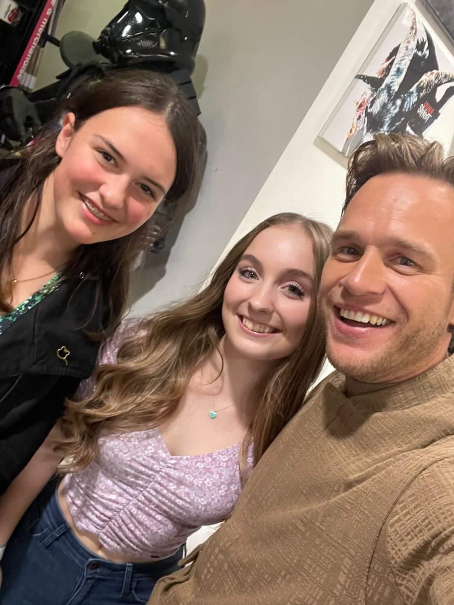 grace_p_x's tweet photo. .@ollymurs Amazing meeting you today. Thank you so much for answering our question, now we know! #WhatABuzz #OllyMurs https://t.co/to4aMby3x8