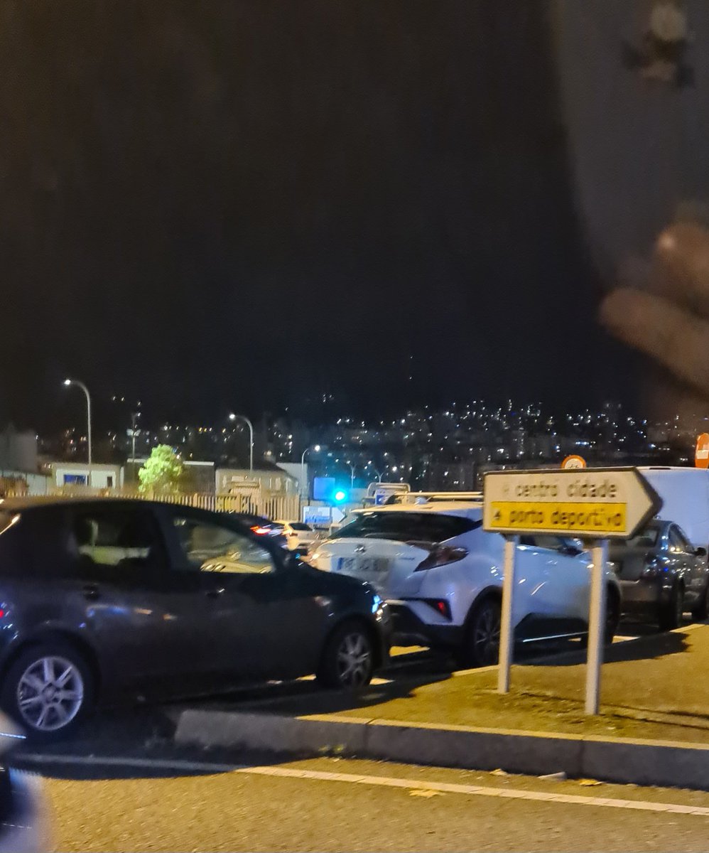 galeguinya's tweet photo. En #NavidadVigo la multas de tráfico no existen. ¿Solamente en el parque de atracciones? #stopruido #vecinoszonacentro #AtraccionesVigoNoNavidadSi https://t.co/EtYfOTPm3i