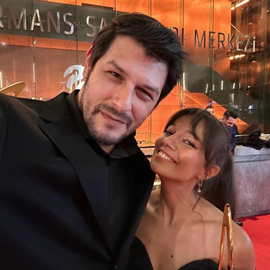nocontextnoluya's tweet photo. fırat albayram'ın altın kelebeği :)) @FratAlbayram @ceydakasabali https://t.co/yzaq1tNweg