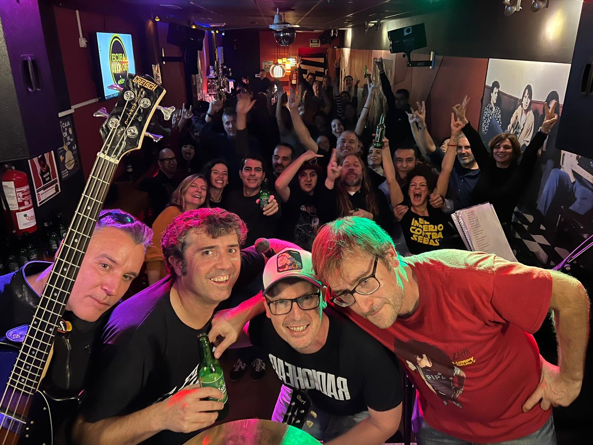 ImperioSebas's tweet photo. Sin palabras por el concierto de anoche. Bueno si, GRACIAS A TODOS !!!!!! https://t.co/qNpP1uLbRe