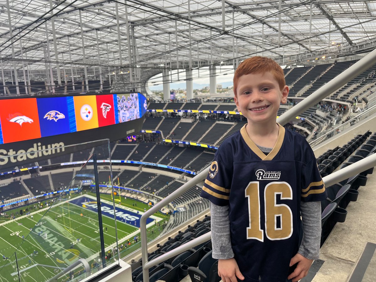 dean923's tweet photo. First NFL game #ramshouse https://t.co/8tXpI6ZtyU