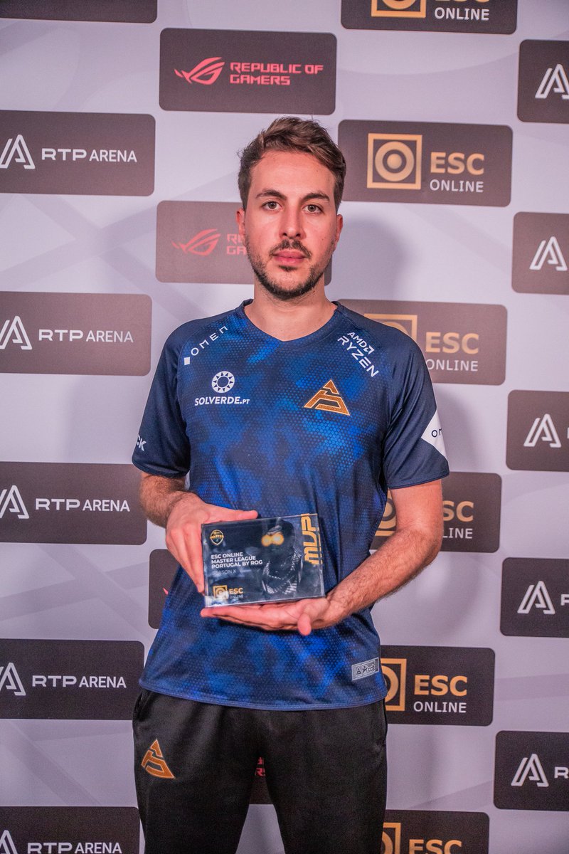 MasterLeaguePT's tweet photo. Após 6 troféus conquistados, @rmn_csgo leva para casa o seu primeiro troféu de @ESC_ESConline MVP da temporada ⭐

#ESCONLINEMLP #MLPCSGO https://t.co/qlErJir2v4