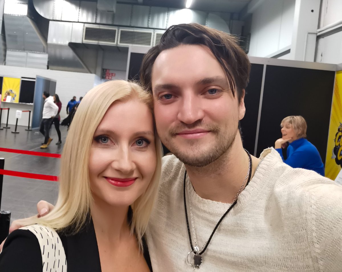 I finally met @RichardSHarmon. I was supposed to meet him in 2020 at the <a href="/WarsawComicCon/">Warsaw Comic Con</a>, but so far it has not taken place. I regret the lost years. Richard is great and I miss him already. Thanks <a href="/GermanComicCon/">German Film Comic Con</a> for this possibility. 💙

#richardharmon #the100 #GermanComicCon