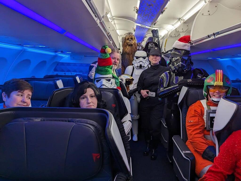 CentralGarrison's tweet photo. Minnesota Wolfpack Squad and @rebellegionilumbase took flight at the Pilot for Kids’ Fantasy Flight event at the Minneapolis airport yesterday!
#501st #501stlegion #badguysdoinggood #centralgarrison #minnesotawolfpacksquad #ilumbase https://t.co/dU62EncxgQ