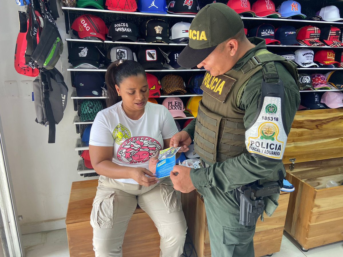 Nuestra <a href="/PoliciaAduanera/">Policía Fiscal y Aduanera (POLFA)</a> continúa brindando recomendaciones para la compra de calzado legal en la zona comercial de Turbo #soyLegal