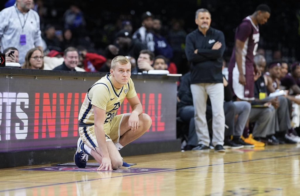 TheAKROWDIES's tweet photo. I think I speak for all of Zips Nation at this time. @JohnGroce PUT EVAN IN!!!!!!!!!!! https://t.co/252ikdpqUr